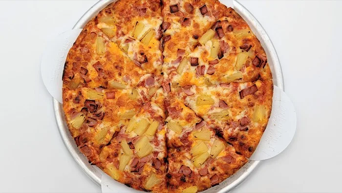 Hawaiian pizza at Venus III